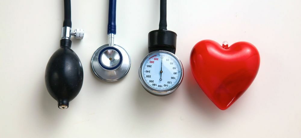 Persona descansando tranquilamente en un espacio abierto